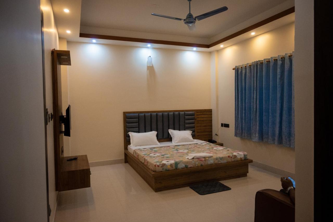 Отель Unique Shantiniketan Sri Niketan Экстерьер фото